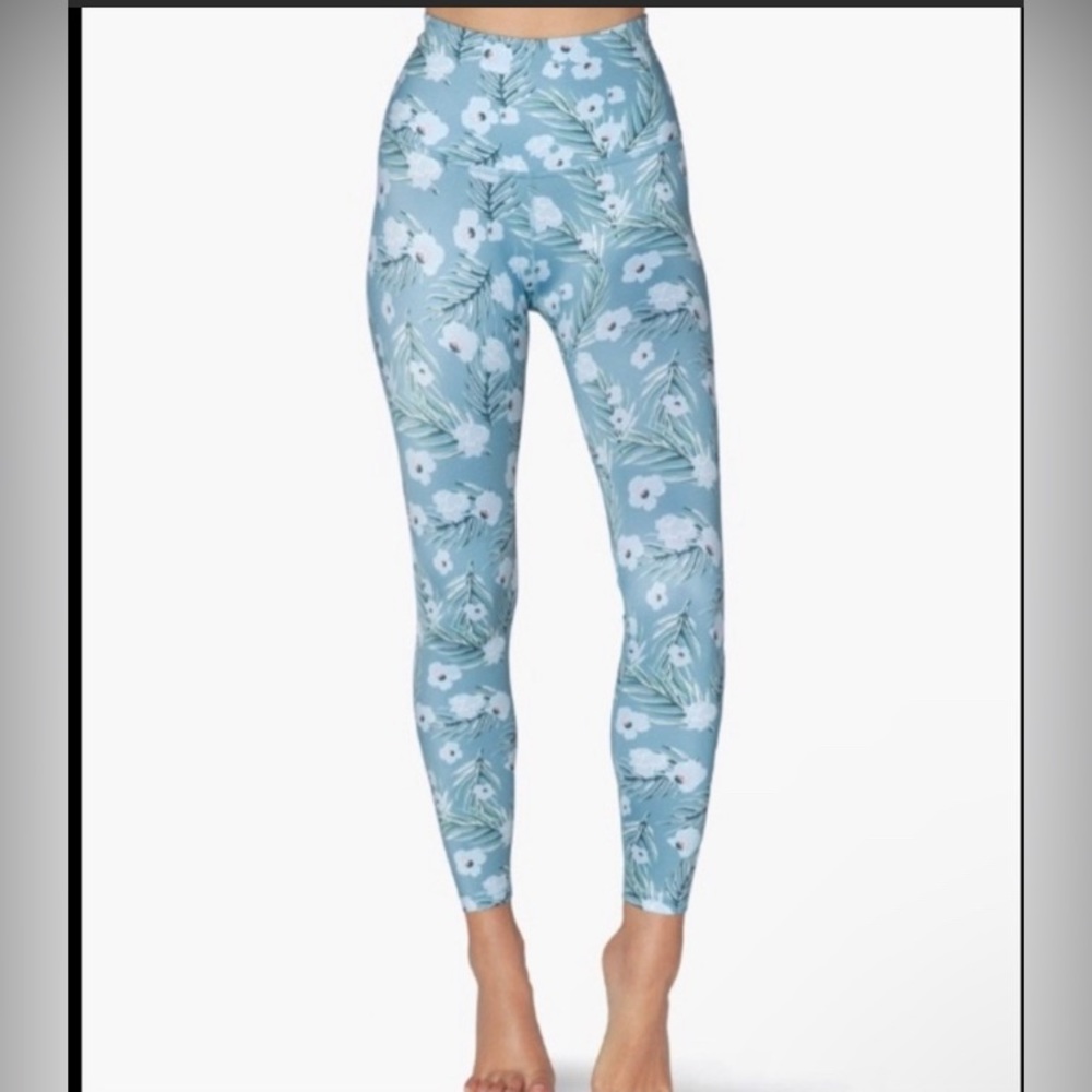 NWOT Beyond Yoga Leggings Blue Floral-size small 🌸